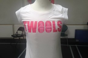 Dames T-shirt met TWOOLS logo groot