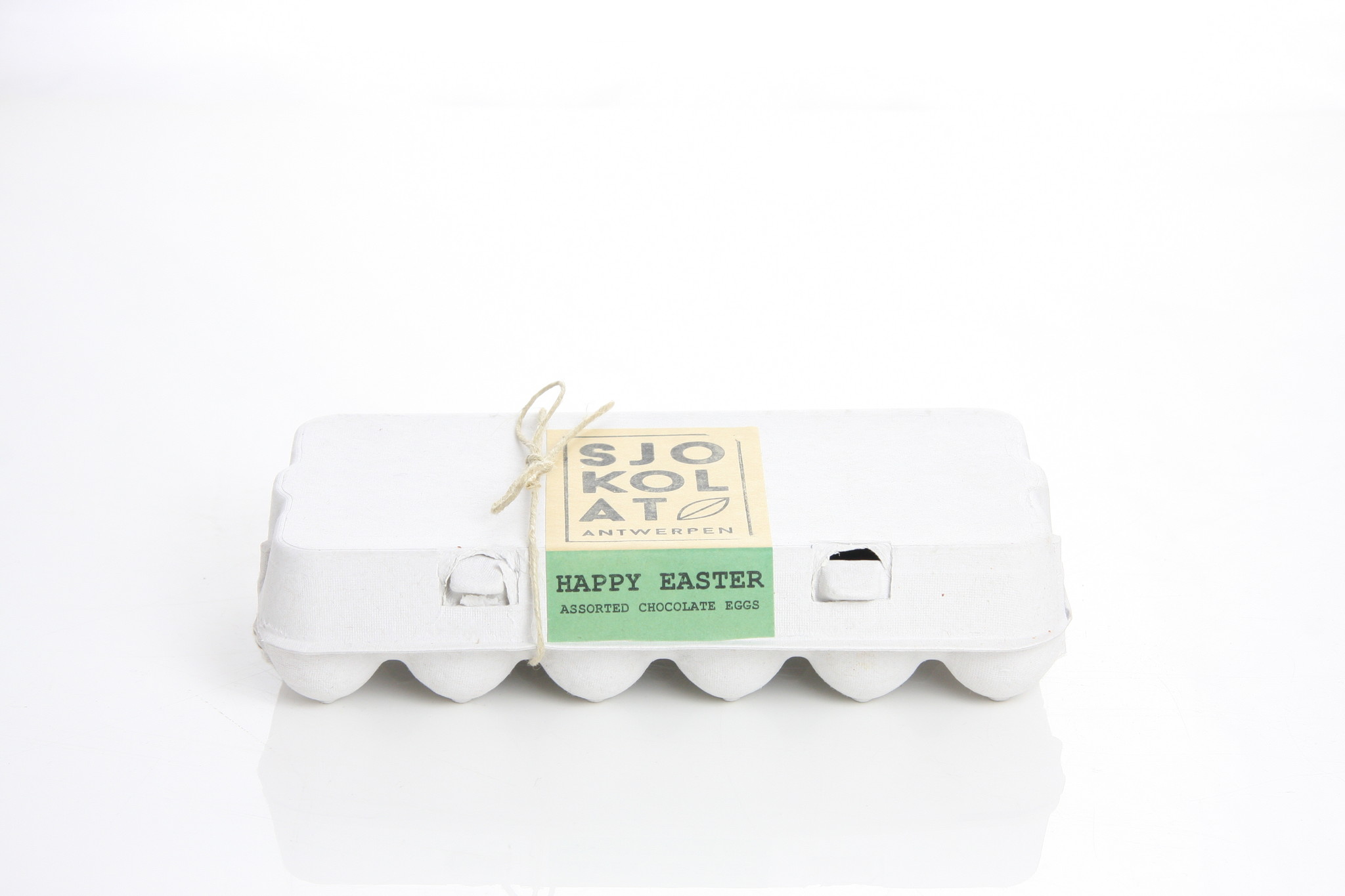 18 assorted chocolate Easter eggs in cardboard egg carton