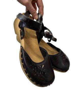 Vintage Shoes: Clogs