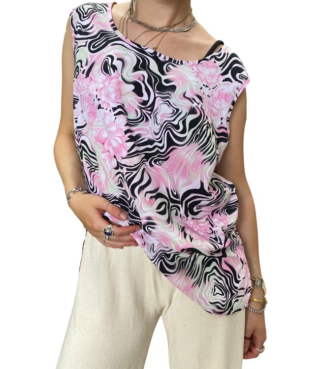 Vintage Tops: Sleeveless Blouses