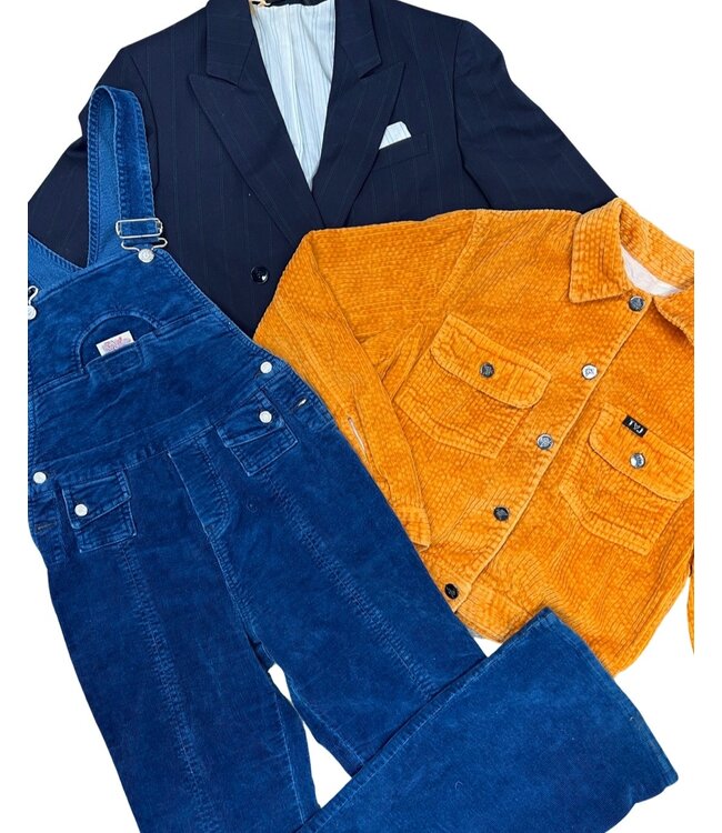 Enfants Vintage: Mélange de Vêtements d'Enfants