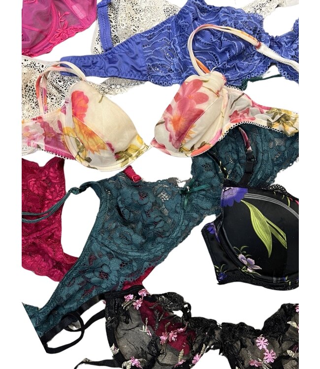 Vintage Sets & Suits: Y2K Bra's