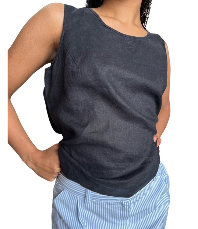 Vintage Tops: Sleeveless Blouses