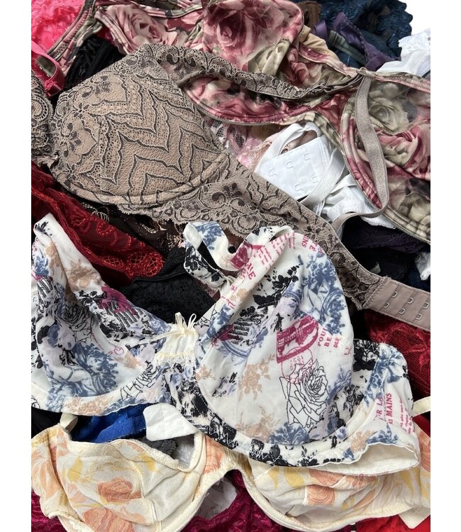 Vintage Sets & Suits: Vintage Bra's