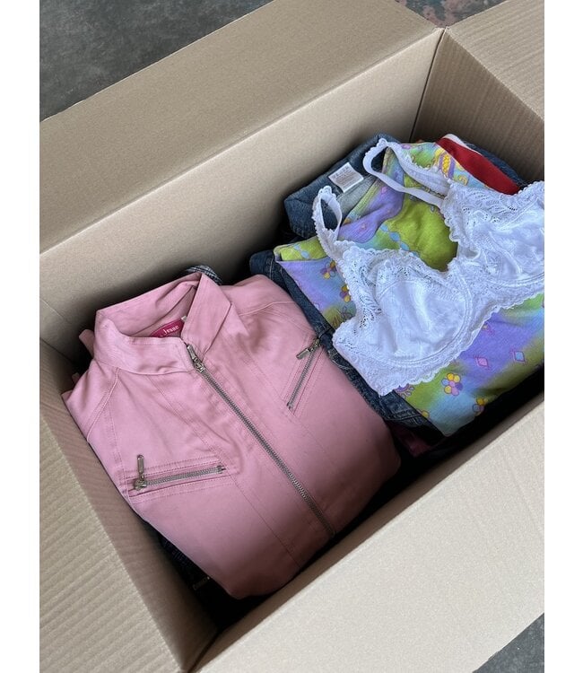 Curated Vintage Box: Y2K Summer Mix (40kg)