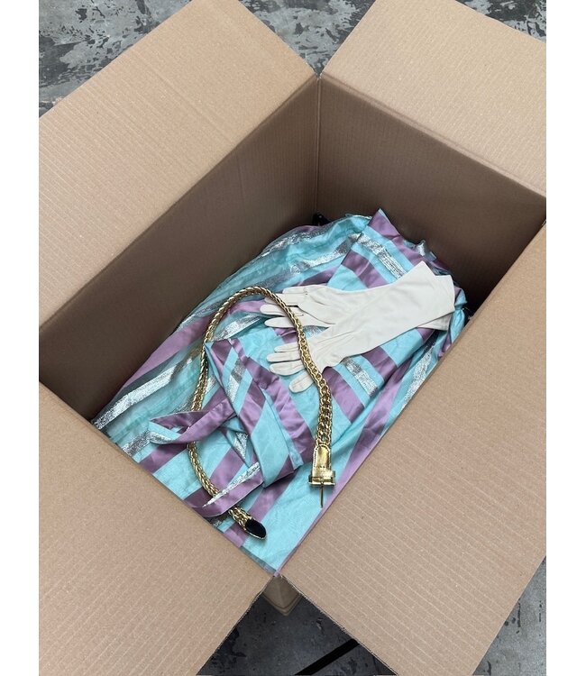 Curated Vintage Box: Festive Season