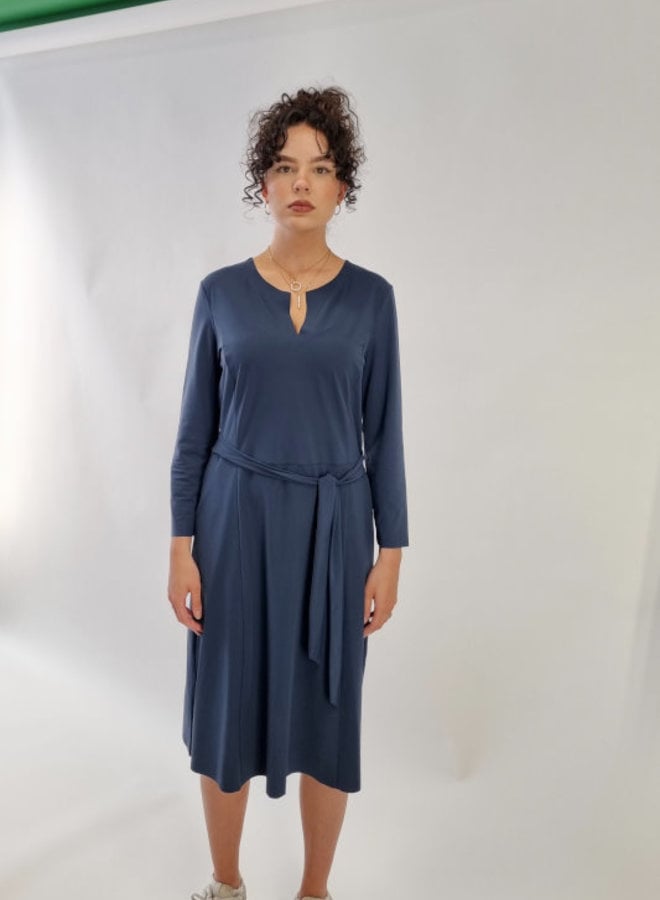 Kleid aus Stretchmaterial mit langen Ärmeln *blau delave