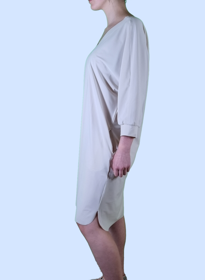 V-Neck-Kleid aus Traveljersey in Farbe LINEN