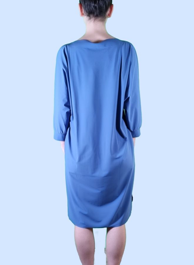 V-Neck-Kleid aus Traveljersey in Farbe AVIO (Blau)