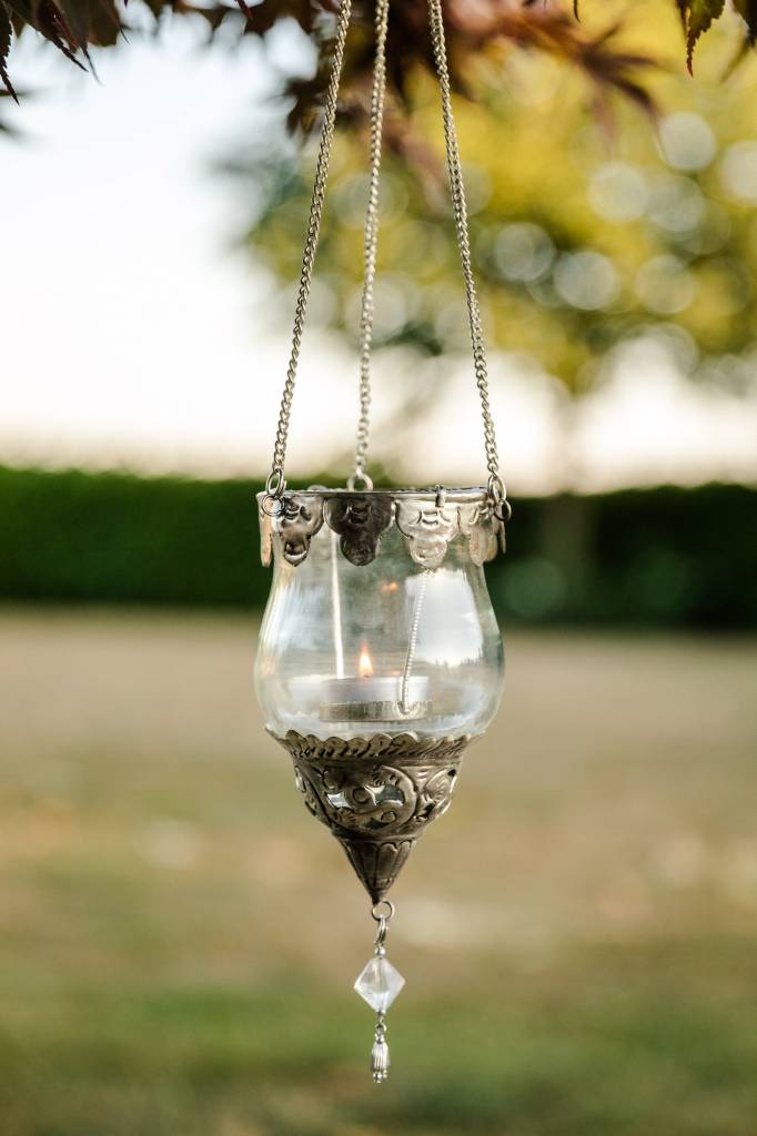 Windlicht Hänger aus Glas mit silberner Ornamentverzierung