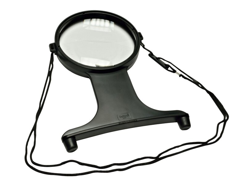 Magnifying glass with neck string