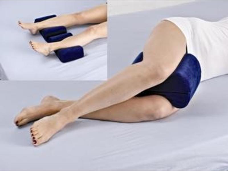 Visco-elastic cushion for distance between the legs