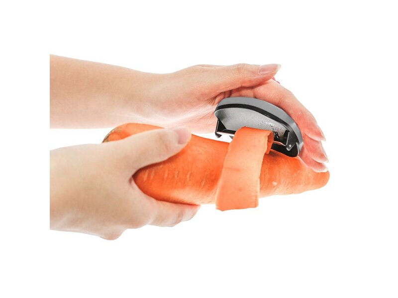 Ergonomic peeler with finger grip