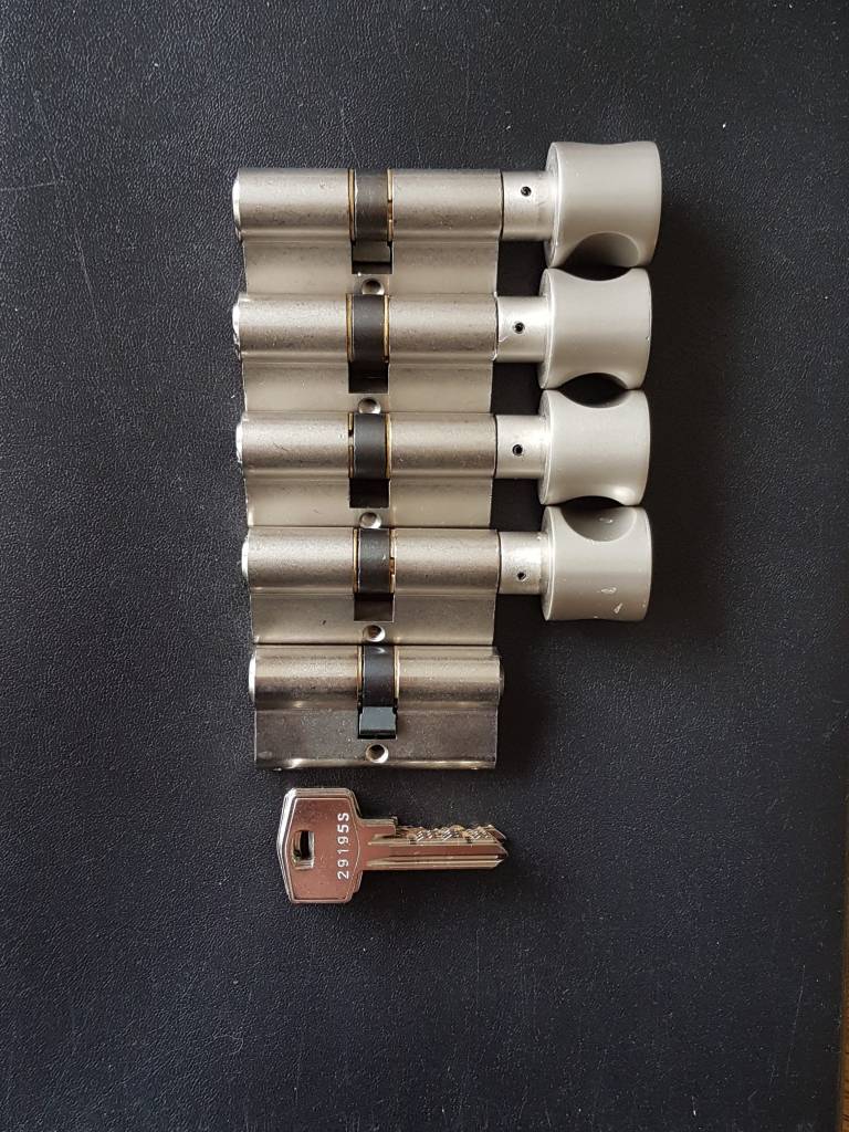 S2skg**S 4 knopcilinders + 1 normale cilinder 60 mm 30-30 6 nummer sleutels  - Copy - Copy