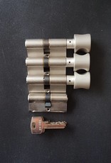S2skg**s6  3 gelijksluitende knopcilinders + 1 normale cilinder  60 mm 30 -30 met 6 zaagsleutels