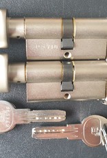 S2skg**F 2 gelijksluitende knopcilinders 60 mm 6 veilige keersleutels