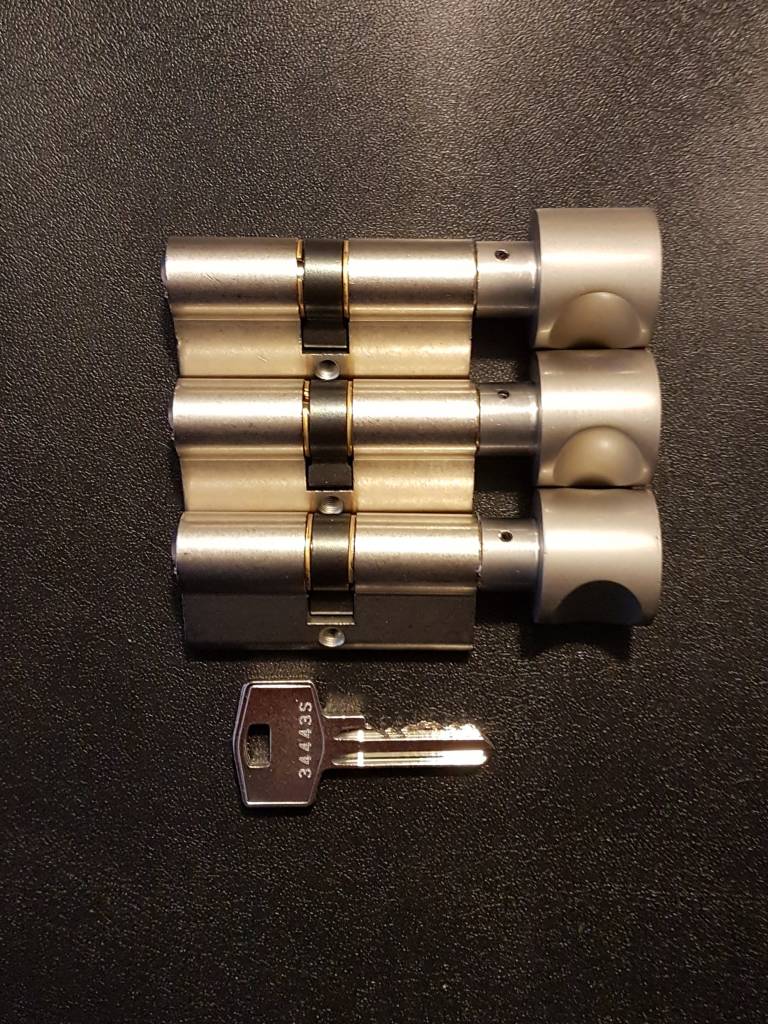 S2skg**S 3 gelijk sluitende knopcilinders 75 mm knop40/35 met 6 zaagsleutels