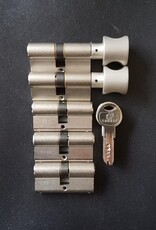 S2skg**S  Veiligwonenset 60 mm 30-30 2 Knopcilinders en 3 normale cilinders 6 genummerd sleutels