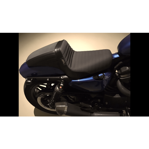 Le Pera Kickflip Pleated Gripper XL Sportster 04-06 & 10-20