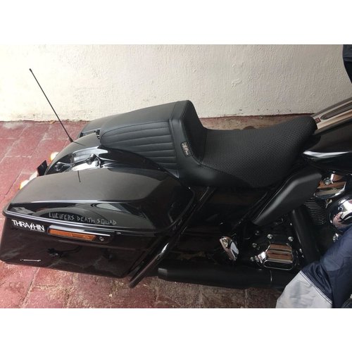 Le Pera Kickflip Pleated Gripper XL Sportster 04-06 & 10-20