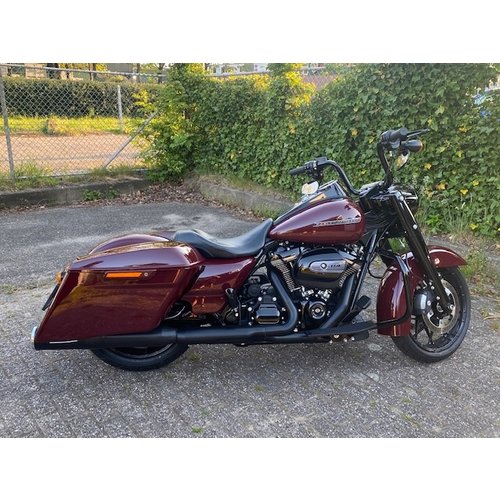 Vance & Hines Hi-Output Slip-ons Black for Touring 17-20