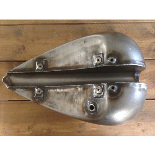 Teardrop Custom Tank mit Aufstelldeckel