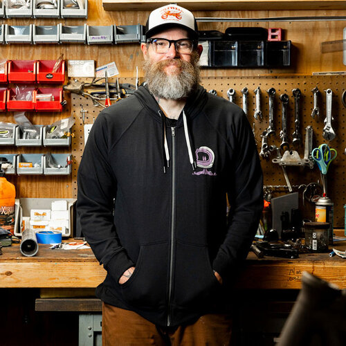 Biltwell Shorty Zip Hoodie Schwarz - Leichtgewicht 7.5oz Baumwolle mit Daumenlöchern