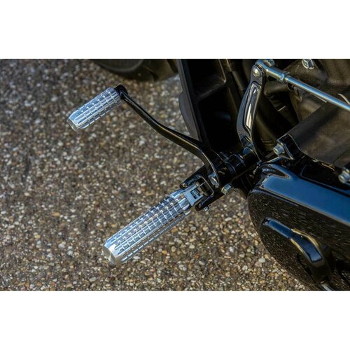 Rick's Motorcycles Repose-pieds Conducteur AK 4.7 Machine Finish, Noir Anodisé, Aluminium Usiné CNC