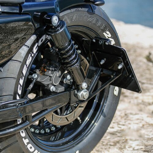 Rick's Motorcycles Gloss Black Kennzeichenhalter Seitenmontage Kurz für deutsche Kennzeichen 18x20 cm