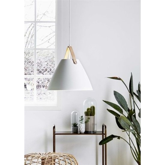 Nordlux Lámpara colgante Strap 36 negra, pantalla metálica de 36 cm, correa de cuero negra o marrón, casquillo E27, cable de 300 cm