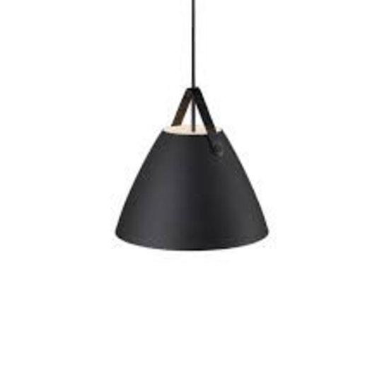 Nordlux Pendelleuchte Strap 36 schwarz, Metallschirm 36 cm, Lederriemen schwarz oder braun, E27-Fassung, Kabel 300 cm