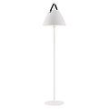 Nordlux Strap Stehlampe von Nordlux, weißes Metall, Schirm 360 mm, Fassung E27, Lederriemen, IP20