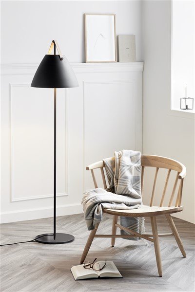 Scandinavian Style Floor Lamp White Or Black E27
