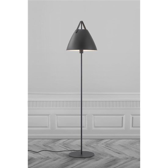 Nordlux Strap Stehlampe von Nordlux, weißes Metall, Schirm 360 mm, Fassung E27, Lederriemen, IP20