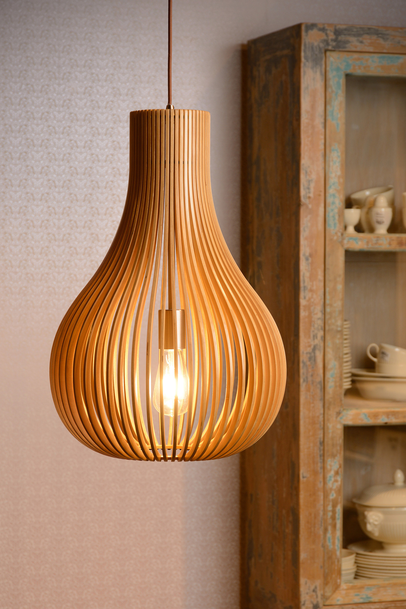 SUSPENDA  Lampe design en bois & métal à suspension magnétique