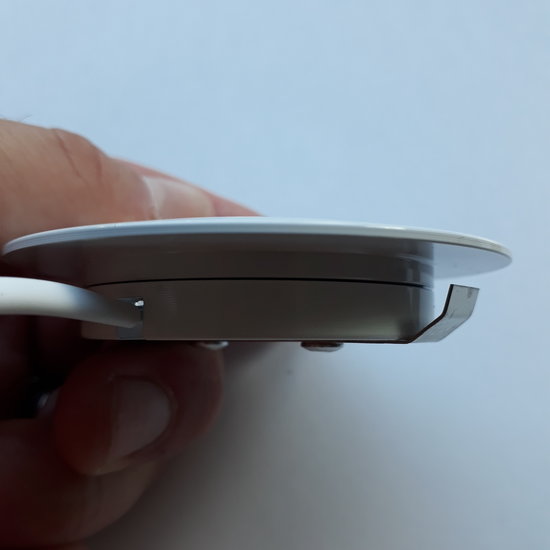 Kleiner Einbaustrahler mit 11 mm Einbauhöhe, Lochmaß 50 mm, Außenmaß 68 mm
