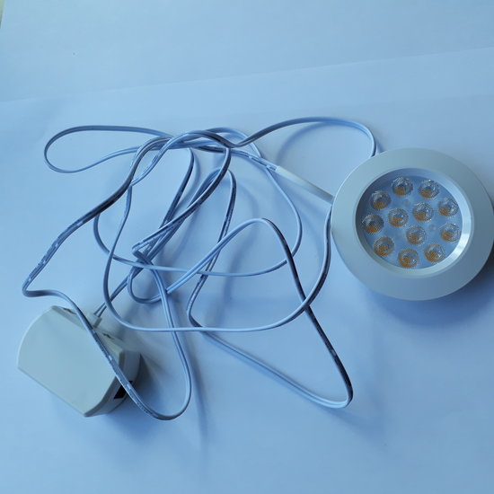 Petit spot encastré avec hauteur d'installation 11 mm, taille de trou 50 mm, taille extérieure 68 mm