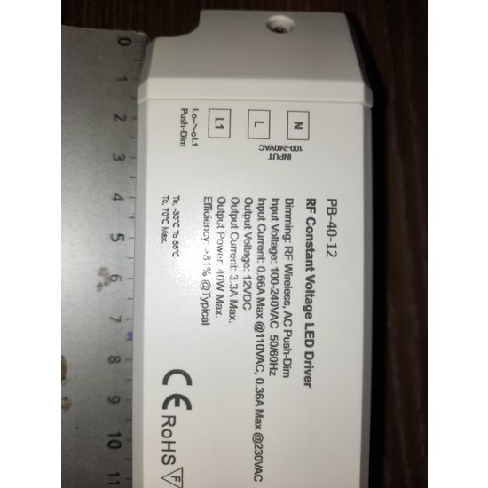 Controlador regulable de 12 voltios CC a cuarto húmedo de 40 W, posiblemente con control remoto