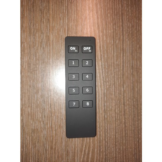 Controlador regulable de 24 V CC hasta 40 W para habitación húmeda, posiblemente con control remoto