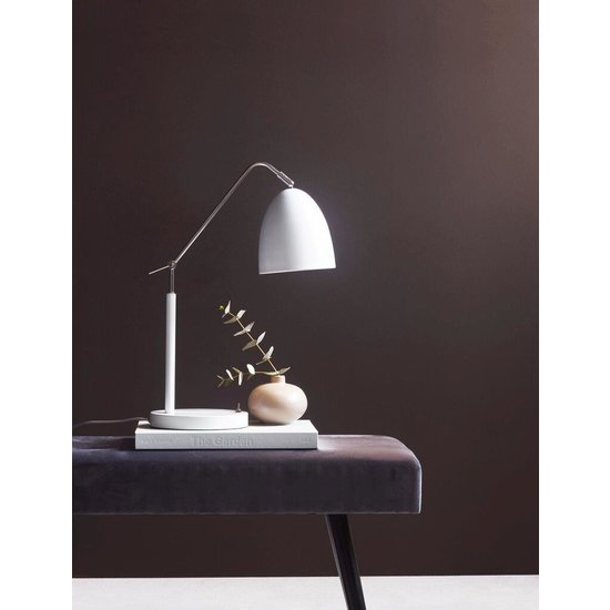 Buigbare design bureaulamp in wit metaal en kunststof, E27 fitting, hoogte 54 cm, kabel 150 cm, dimbaar met geschikte lamp
