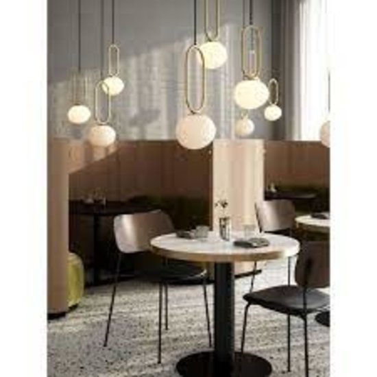 Hängelampe dänisches Design, weißes Opalglas mit Messingdetails, E27-Fassung max. 15W, Höhe 51,5 cm, Kabel 300 cm