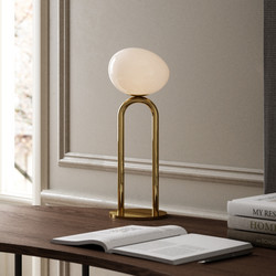 Deens Design Tischlampe weißes Opalglas/Messing E27 47 cm