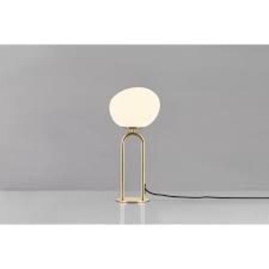 Deens Design tafellamp met kap in wit opaalglas en voet in messing, E27-fitting, IP20, hoogte 47 cm, kabellengte 250 cm