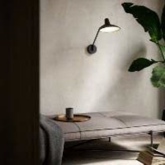 Industriële wandlamp zwart met E14-fitting, metalen behuizing, zwarte textielkabel van 180 cm en afmetingen 55 x 23 x 36,5 cm