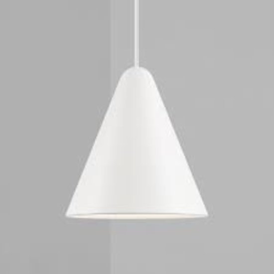 Hängelampe im dänischen Design, geometrisch geformt, weißes Metall mit Kunststoffdetails, E27-Fassung max. 40W