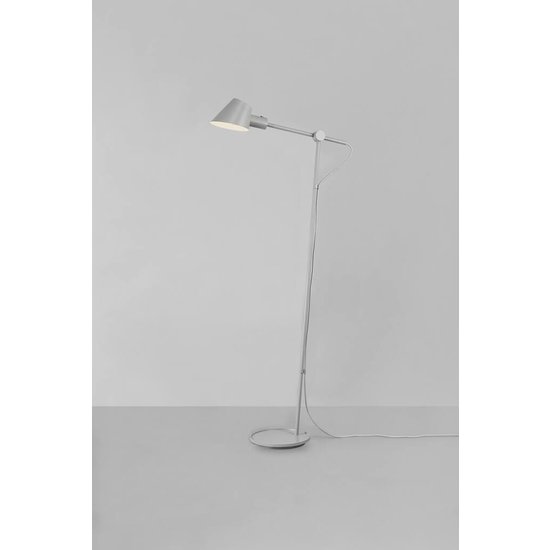 Lámpara de pie de diseño moderno y minimalista, gris metal con aluminio, casquillo E27, altura 129,2 cm, IP20