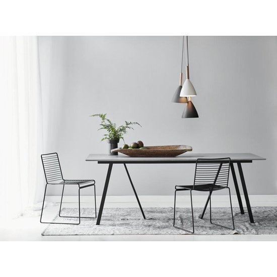 Schwarze Pendelleuchte aus Metall mit Holzdetails, E27-Fassung max. 40W, dimmbar mit passender Lampe, Kabel 300 cm