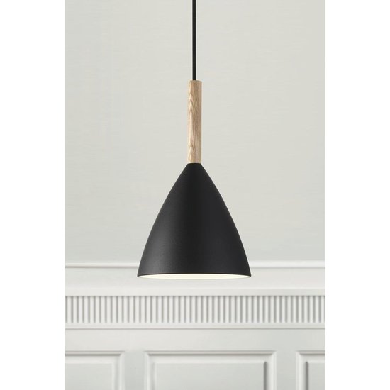 Schwarze Pendelleuchte aus Metall mit Holzdetails, E27-Fassung max. 40W, dimmbar mit passender Lampe, Kabel 300 cm
