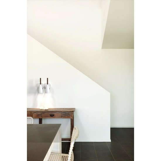 Charming, slim, adjustable wall lamp - white