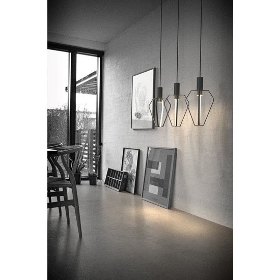 Design hanglamp met 4 GU10-lichtpunten, dimbaar, zwarte metalen kap, hoogte 47,5 cm, kapdiameter 27,5 cm, IP20.